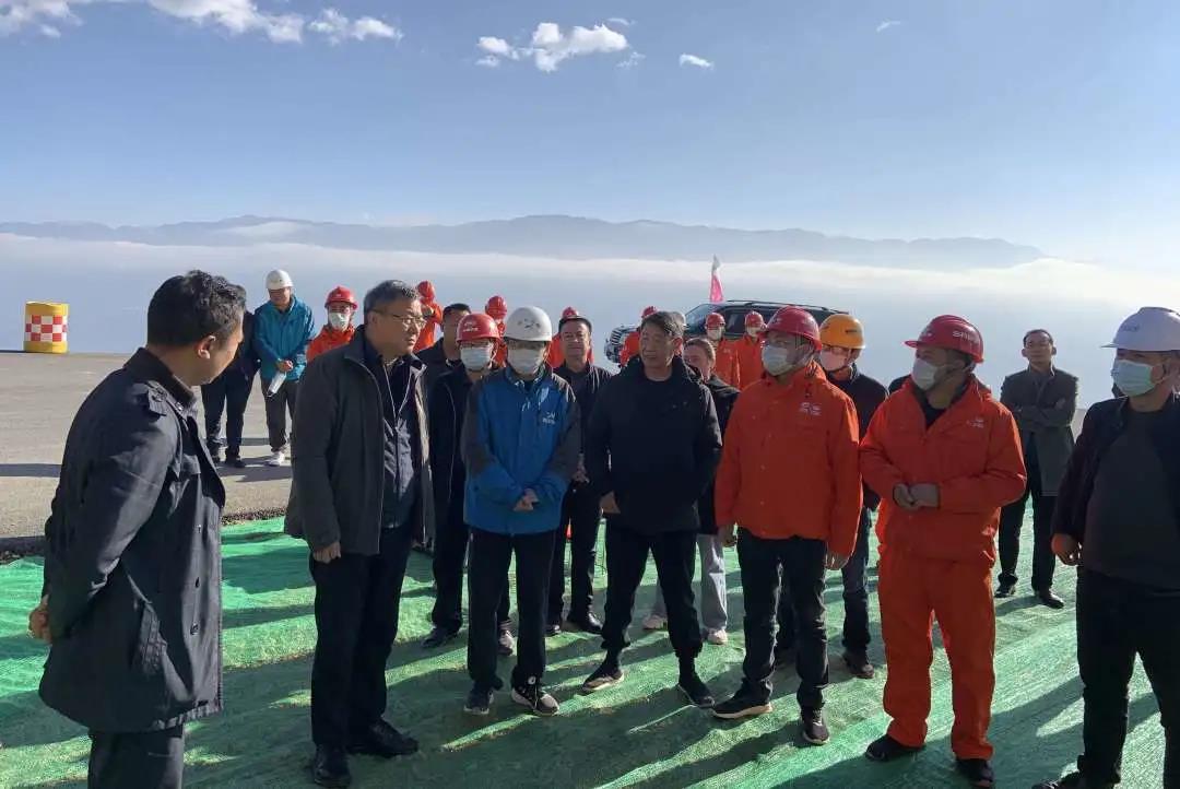 四川省交通運(yùn)輸廳黨組成員、副廳長(zhǎng)朱學(xué)雷深入省道S464普格一標(biāo)項(xiàng)目調(diào)研項(xiàng)目建設(shè)情況