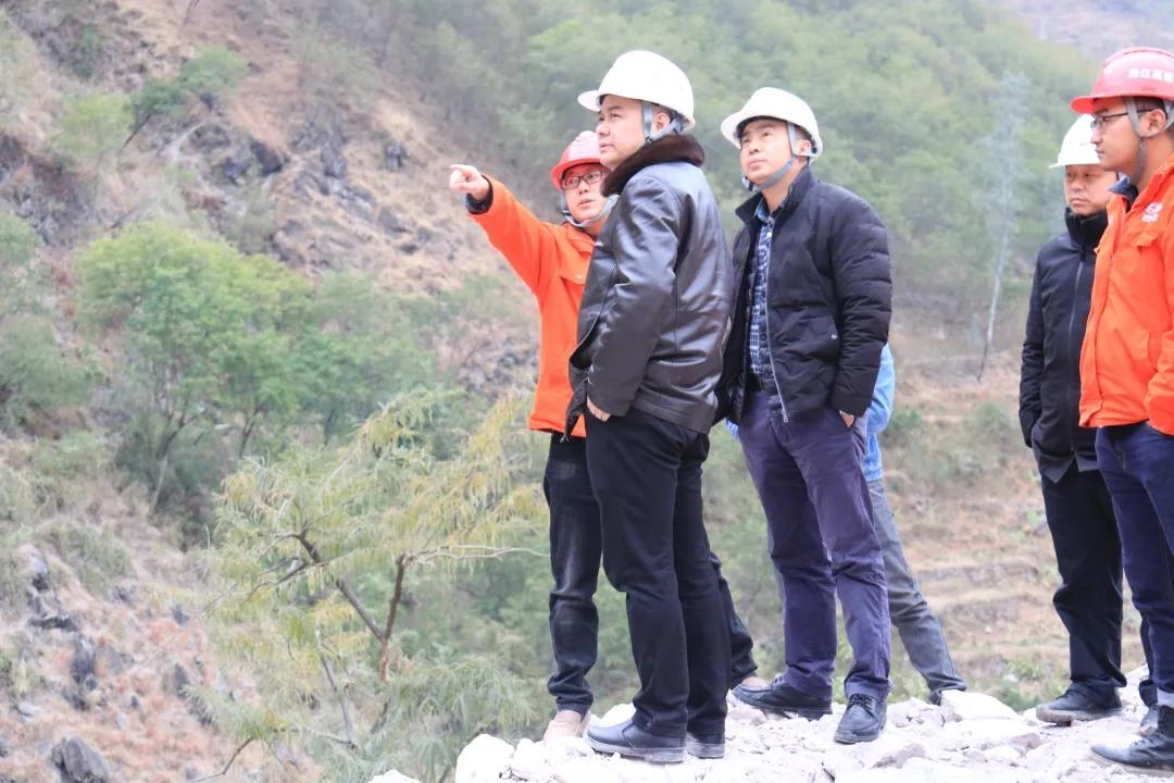 川交路橋黨委委員、董事、總工程師汪碧云赴沿江高速金寧段ZCB1-5項(xiàng)目檢查指導(dǎo)工作
