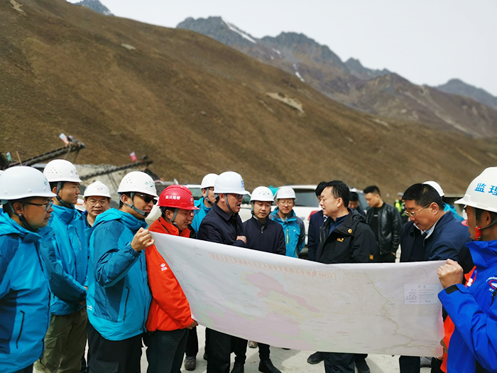 甘孜州委委員、常委、書(shū)記沈陽(yáng)到九石路TJ3標(biāo)檢查指導(dǎo)工作
