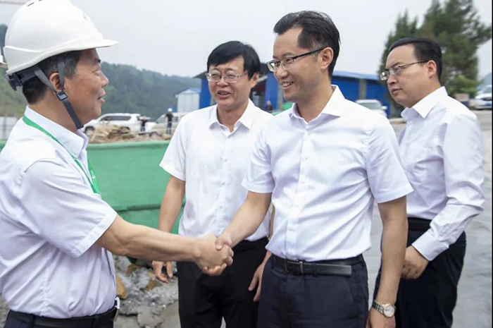 巴中市委副書(shū)記、市政府副市長(zhǎng)、代市長(zhǎng)高鵬凌到漢巴南鐵路6標(biāo)調(diào)研