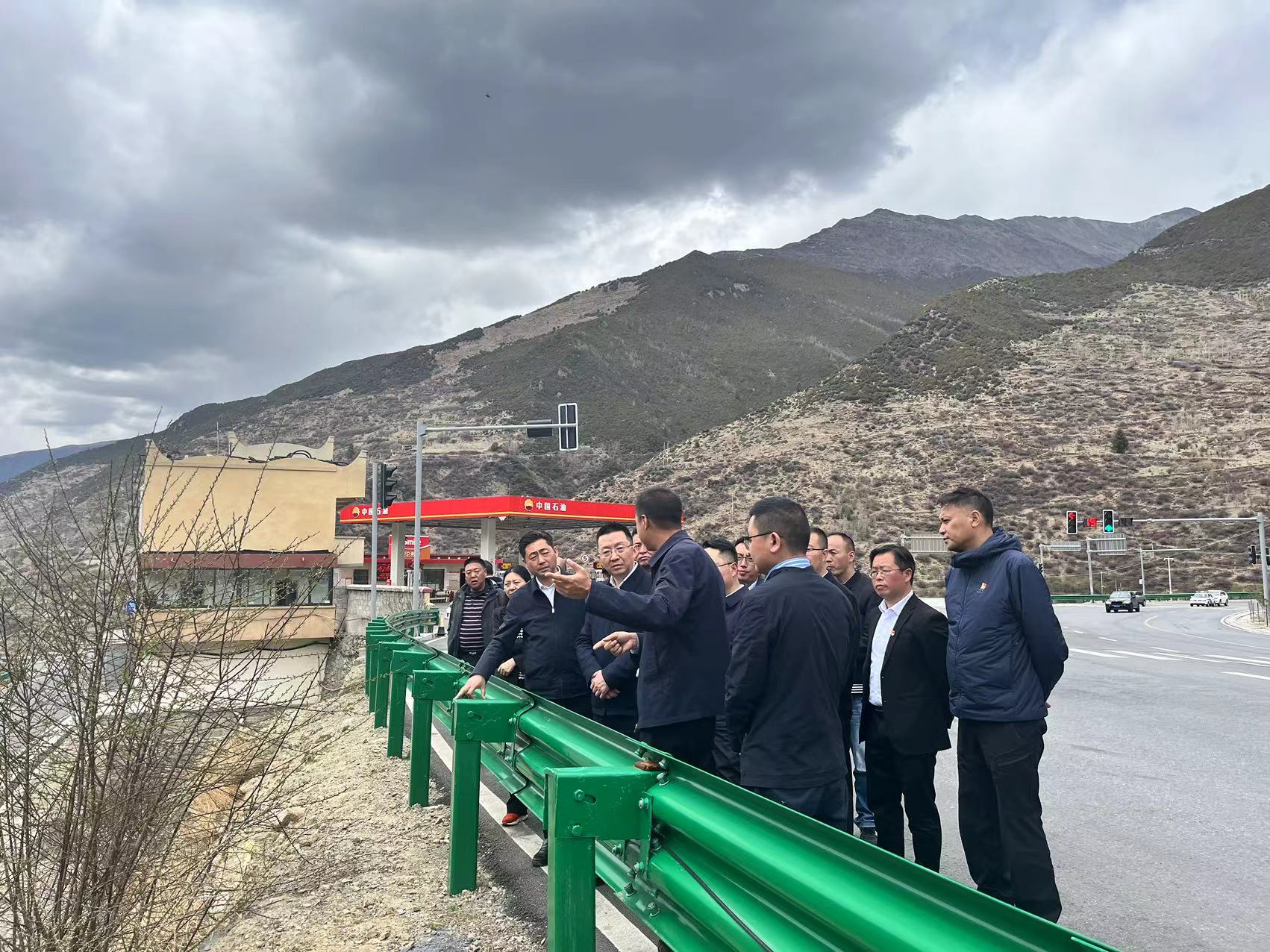 阿壩州委常委、州紀委書記、監(jiān)委主任袁震到都四山地軌道交通項目DSZH標檢查指導工作